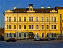 Historick hotel v centru Rychnova nad Knenou na Starm nmest. Ubytovn v nove zrekonstruovanch pokojch. Hostum je k dispozici hotelov restaurace, tradicn cesk pivnice nebo secesn kavrna. Hotelovm uniktem jsou sklepn prostory, kde je vybudovna historick  ...