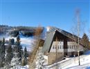 Pytloun Hotel*** Harrachov  se nachz v klidn csti Harrachova zvan Rovite. Svou polohou je v zimnch mescch atraktivn zejmna pro lyare, nebot ctyrsedackov lanovka se nachz pouhch 150 metru od objektu. V blzkm okol jsou tak men vleky, kter ocen ze ...