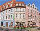 Hotelov komplex HVEZDA se skld z:
 Hotelu, Hostelu, 
Restaurace a Kavrny.
HOTEL   
nachz se v historickm centru starobylho mesta Chebu
prmo v centru naleznete: palcek, Chebsk muzeum, Gallerie, Kostel Svatho Mikule, Kana rytre Rolanda, Kana Divho mue. ...
