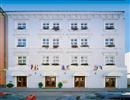Hotel ARBES je velmi vhodne poloen v blzkosti Arbesova nmest v centru Prahy na hranici dvou praskch mestskch obvodu Smchova (Praha 5) a Mal Strany (Praha 1) v historickm centru Prahy. Je situovn pod Petrnem a Praskm hradem na levm brehu reky Vltavy. Chuz ...