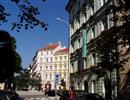 Hotel GREGORY *** se nachz prmo v centru mesta, v klidn a tich rezidencn ctvrti Vinohrady. Tato mestsk cst se rozkld na mstech puvodnch vinohradu zaloench Karlem IV. Ve 14.stolet a promenench pozdeji v kouzeln a Praany milovan zahrady a parky.Modern  ...